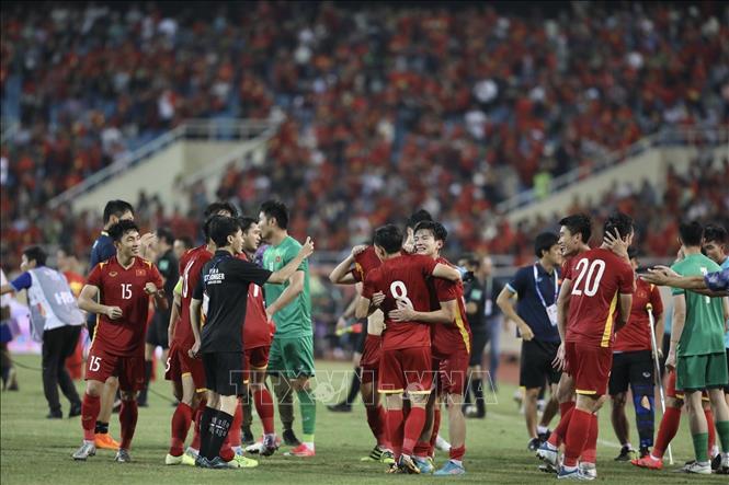 Các cầu thủ U23 Việt Nam ăn mừng chiến thắng sau trận đấu. Ảnh: Minh Quyết - TTXVN
