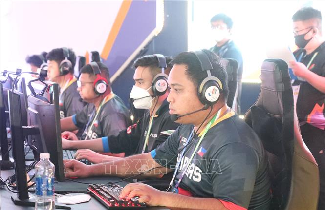 Philippines' gamers in the final of the esports’ Crossfire. VNA Photo: Minh Đông