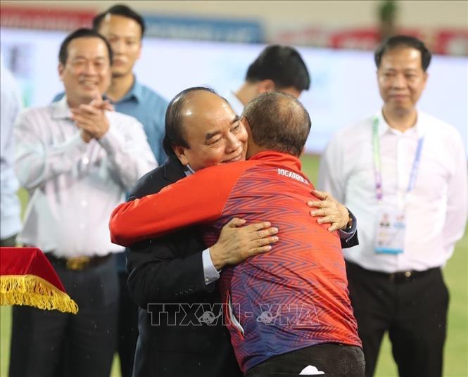 President Nguyen Xuan Phuc and head coach of U23 Vietnam Park Hang-seo. VNA Photo