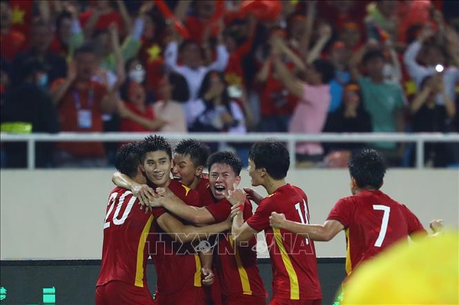 Các cầu thủ U23 Việt Nam ăn mừng bàn thắng duy nhất của trận đấu được Nhâm Mạnh Dũng ghi ở phút 83. Ảnh: Hoàng Linh-TTXVN