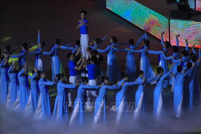 A performance with the theme of the capital city of Hanoi, a city of thousands years of civilization. VNA Photo
