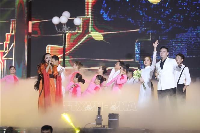 A performance themed the capital city of Hanoi, a city of thousands years of civilization. VNA Photo