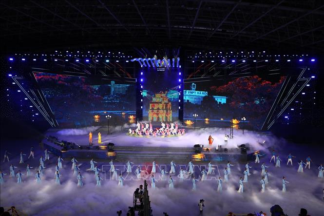 A performance with images of the capital city of Hanoi, a city of thousands years of civilization. VNA Photo