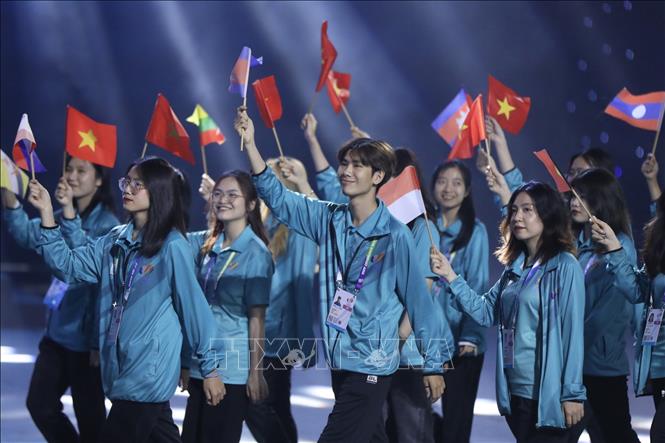 Vietnamese volunteers at SEA Games 31 parade at the event’s closing ceremony. VNA Photo
