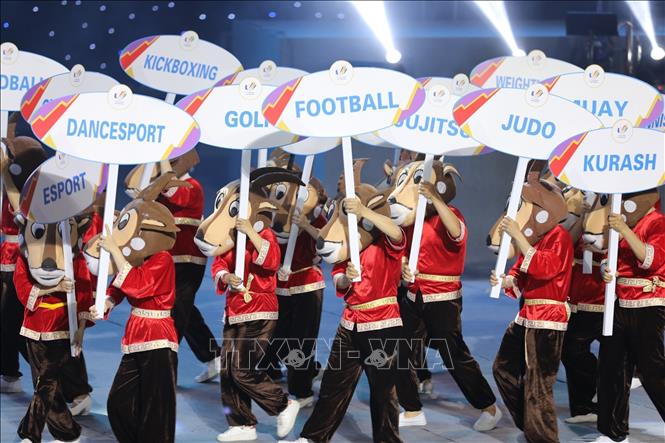 The parade of 40 sports at the event's closing ceremony.  VNA Photo
