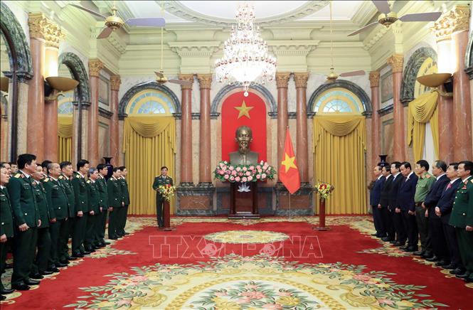 Quang cảnh lễ phong hàm đối với đồng chí Ngô Minh Tiến, Phó Tổng tham mưu trưởng Quân đội nhân dân Việt Nam và Lương Đình Hồng, Chính uỷ Học viện Quốc phòng. Ảnh: Thống Nhất – TTXVN