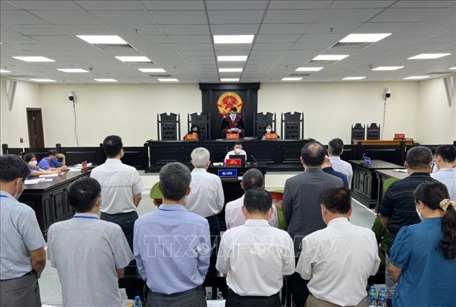 Trong ảnh: Các bị cáo nghe tòa tuyên án. Ảnh: TTXVN phát
