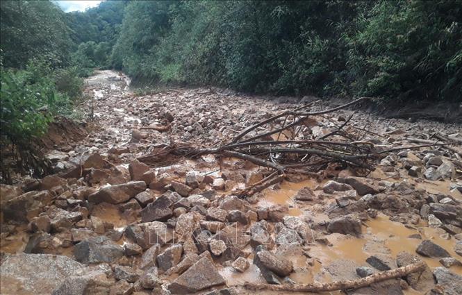 Trong ảnh: Sạt lở tại km 21+450 xã Thu Lũm đi cửa khẩu U Ma Tu Khoòng, thuộc bản U Ma, xã Thu Lũm, huyện Mường Tè, Lai Châu. Ảnh: TTXVN phát.