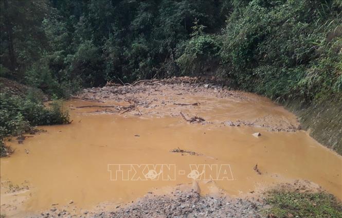 Trong ảnh: Sạt lở tại km 21+450 xã Thu Lũm đi cửa khẩu U Ma Tu Khoòng, thuộc bản U Ma, xã Thu Lũm, huyện Mường Tè, Lai Châu. Ảnh: TTXVN phát.