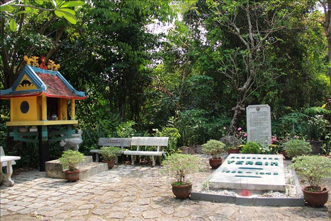 Trong ảnh: Khu mộ bác sĩ Alexandre Yersin tại xã Suối Cát (Cam Lâm, Khánh Hòa). Ảnh: Phan Sáu -TTXVN