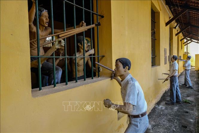 Trong ảnh: Cảnh giam giữ tù nhân được tái hiện ở Khám lớn Cần Thơ. Ảnh: Thanh Liêm - TTXVN