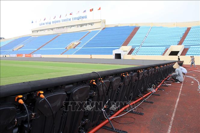 Trong ảnh: Đây là hệ thống màn hình LED hiện đại nhất Việt Nam tại thời điểm hiện tại khi sử dụng cabin nhôm đúc nhập khẩu P6, mái che mưa bẳng cao su...Ảnh: Công Luật-TTXVN