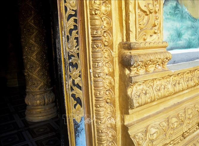Trong ảnh: Chi tiết kiến trúc trên tường chùa Dơi. Ảnh: Hồng Đạt - TTXVN
