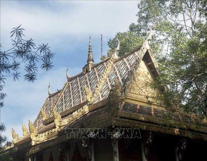 Trong ảnh: Kiến trúc mái chùa Dơi mang đặc trưng văn hóa Khmer. Ảnh: Hồng Đạt - TTXVN
