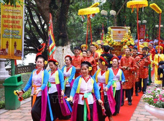 Lễ rước Bằng xếp hạng Di tích quốc gia đặc biệt Thăng Long tứ trấn tại đền Voi Phục. Ảnh: Văn Điệp - TTXVN