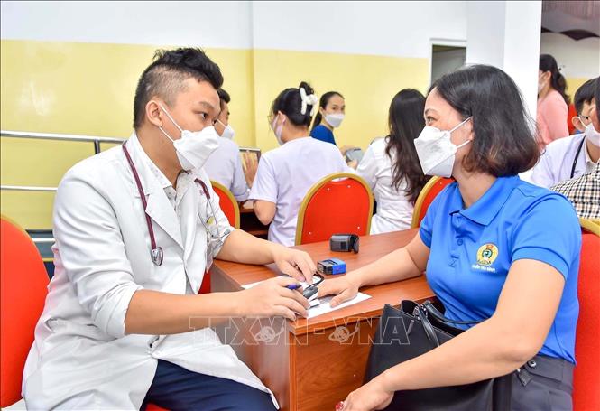 Trong ảnh: Liên đoàn Lao động quận Tân Bình phối hợp với Bệnh viện Chỉnh hình và phục hồi chức năng Thành phố Hồ Chí Minh tổ chức Ngày hội “Vì sức khỏe người lao động” năm 2022. Ảnh: Thanh Vũ - TTXVN