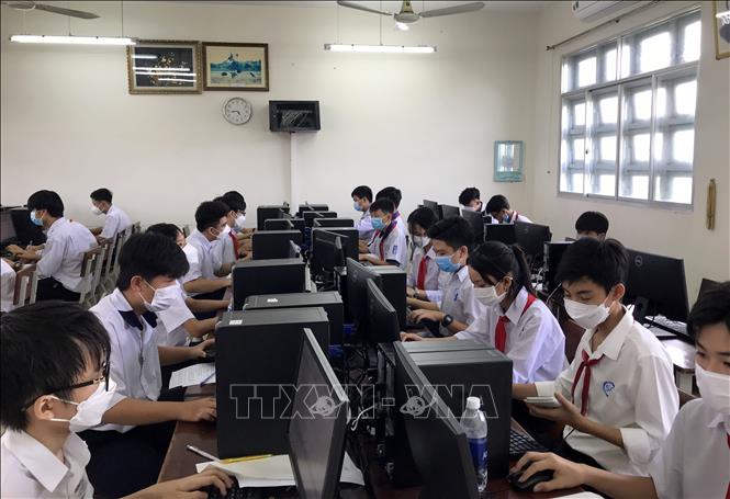Thí sinh tham gia Hội thi Tin học trẻ tỉnh Đồng Tháp năm 2022. Ảnh: Nhựt An - TTXVN