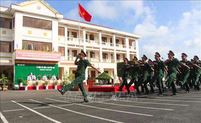 Trong ảnh: Các khối sĩ quan, chiến sĩ duyệt đội ngũ. Ảnh: Hồng Thái - TTXVN