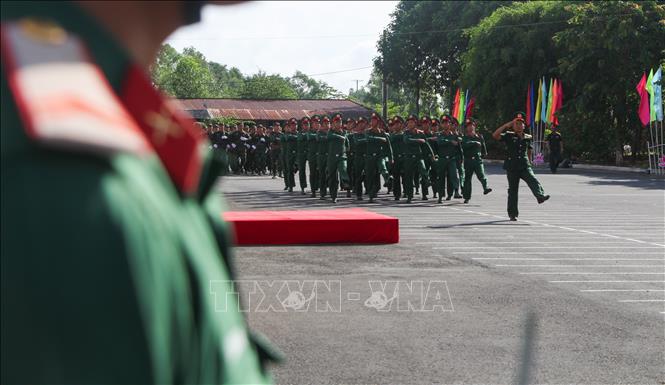 Trong ảnh: Các khối sĩ quan, chiến sĩ duyệt đội ngũ. Ảnh: Hồng Thái - TTXVN