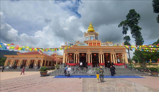 Trong ảnh: Chùa Tam Bửu trong ngày khánh thành  trùng tu, tôn tạo. Ảnh: Công Mạo-TTXVN
