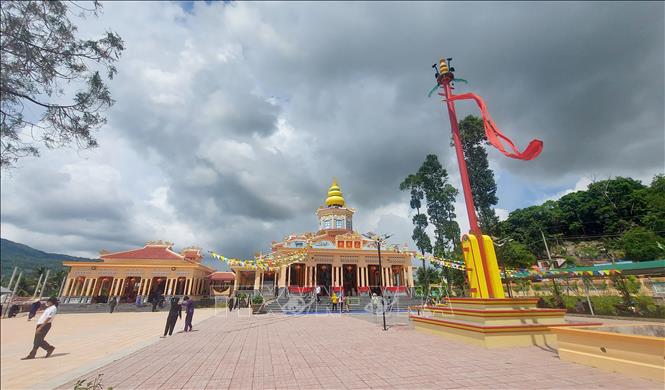 Trong ảnh: Chùa Tam Bửu trong ngày khánh thành  trùng tu, tôn tạo. Ảnh: Công Mạo-TTXVN