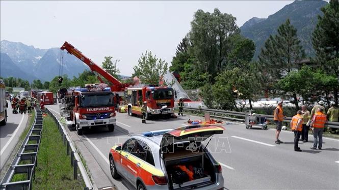 Trong ảnh: Hiện trường vụ tai nạn tàu hỏa gần Garmisch-Partenkirchen, miền Nam nước Đức ngày 3/6/2022. Ảnh: AFP/TTXVN