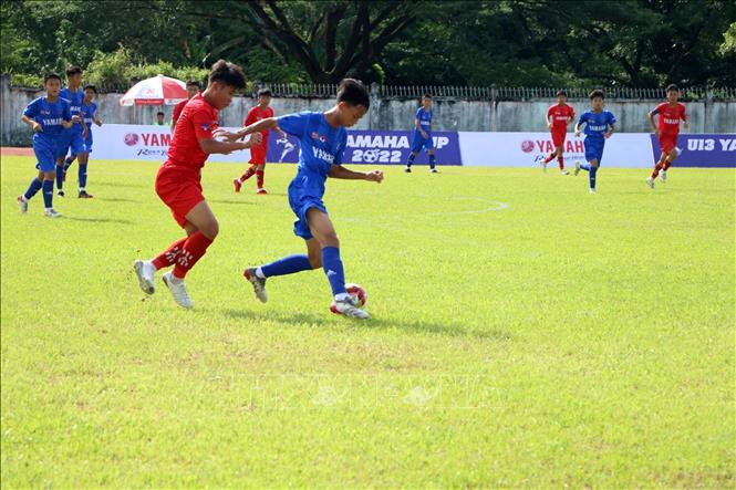 Đội U13 Bình Dương (áo đỏ) thắng đội U13 Thành hố Hồ Chí Minh 1-0 trong trận đầu ra quân
Ảnh: Lê Sen - TTXVN