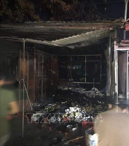 Trong ảnh: Hiện trường một gian hàng của tiểu thương kinh doanh tại chợ Mường Thanh bị thiêu rụi hoàn toàn. Ảnh: TTXVN phát