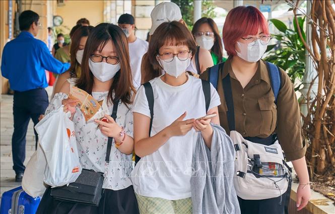 Trong ảnh: Học sinh, sinh viên các tỉnh, thành phố hào hứng đến Hải Phòng bằng tàu hỏa để trải nghiệm Foodtour. Ảnh: Minh Thu- TTXVN