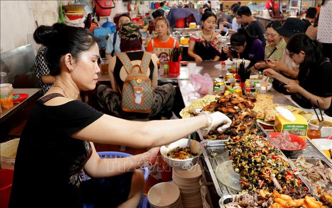 Trong ảnh: Bánh đa cua, một món ngon phải thưởng thức khi đến với Hải Phòng. Ảnh: Minh Thu- TTXVN