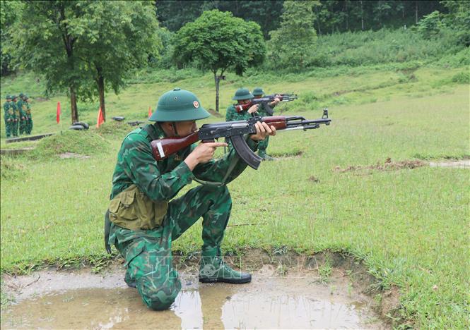 Trong ảnh: Đơn vị thực hiện phương châm huấn luyện từ thấp đến cao, đơn giản đến phức tạp, kết hợp học đi đôi với hành, lấy thực hành làm chính giúp bộ đội nắm chắc nội dung, thuần thục động tác, duy trì nghiêm các quy định, quy tắc thao trường. Ảnh: Xuân Tiến – TTXVN 