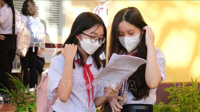 Trong ảnh: Các thí sinh tại Hội đồng thi Trường THPT Nguyễn Việt Hồng. Ảnh: TTXVN phát