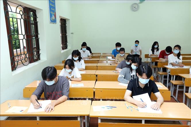 Trong ảnh: Thí sinh thi vào Trường THPT Việt Bắc, Thành phố Lạng Sơn làm các thủ tục trước giờ thi. Ảnh: Anh Tuấn – TTXVN