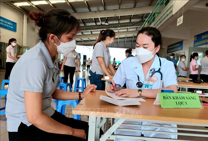 Việc tiêm vaccine là cách hiệu quả nhất để phòng ngừa bệnh tật. Những hình ảnh về tiêm vaccine mũi 4 tại Quảng Ninh sẽ giúp bạn hiểu rõ hơn về phương pháp này và đồng thời khuyến khích mọi người nên tiêm vaccine để bảo vệ sức khỏe.