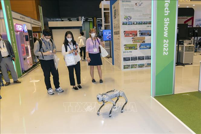 Trong ảnh: Robot thông minh 4 chân thu hút sự quan tâm của giới trẻ tại Smart Tech Korea 2022. Ảnh: Anh Nguyên - PV TTXVN tại Hàn Quốc