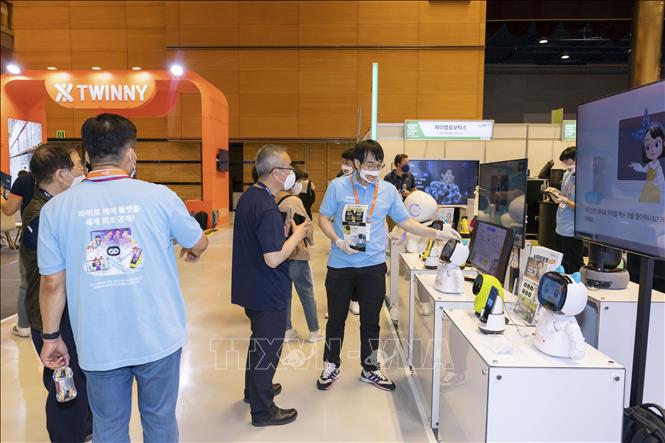 Trong ảnh: Các loại Robot thông minh tại Smart Tech Korea 2022. Ảnh: Anh Nguyên - PV TTXVN tại Hàn Quốc
