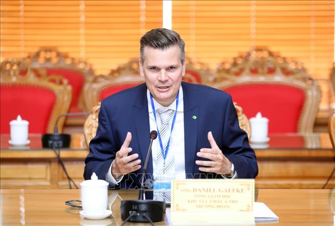 Trong ảnh: Ông Daniel Gaefke, Tổng Giám đốc khu vực châu Á – Thái Bình Dương, Tập đoàn BayWar.e. Wind Projecs, phát biểu tại buổi làm việc. Ảnh: Anh Tuấn – TTXVN