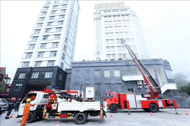 Trong ảnh: Các lực lượng tham gia “Thực tập phương án cứu nạn, cứu hộ cấp tỉnh” của Lạng Sơn tại Khách sạn Mường Thanh Luxury Lạng Sơn, địa chỉ số 68, đường Ngô Quyền, phường Vĩnh Trại, thành phố Lạng Sơn. Ảnh: Anh Tuấn - TTXVN