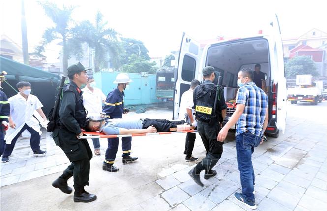 Trong ảnh: Các lực lượng tham gia “Thực tập phương án cứu nạn, cứu hộ cấp tỉnh” của Lạng Sơn tại Khách sạn Mường Thanh Luxury Lạng Sơn, địa chỉ số 68, đường Ngô Quyền, phường Vĩnh Trại, thành phố Lạng Sơn. Ảnh: Anh Tuấn - TTXVN