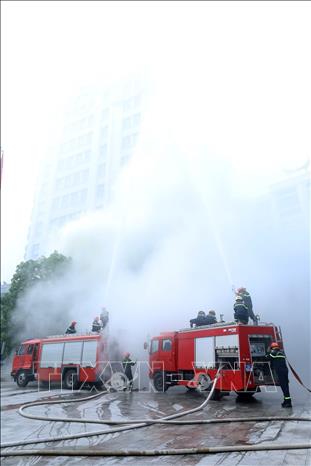 Trong ảnh: Các lực lượng tham gia “Thực tập phương án cứu nạn, cứu hộ cấp tỉnh” của Lạng Sơn tại Khách sạn Mường Thanh Luxury Lạng Sơn, địa chỉ số 68, đường Ngô Quyền, phường Vĩnh Trại, thành phố Lạng Sơn. Ảnh: Anh Tuấn - TTXVN