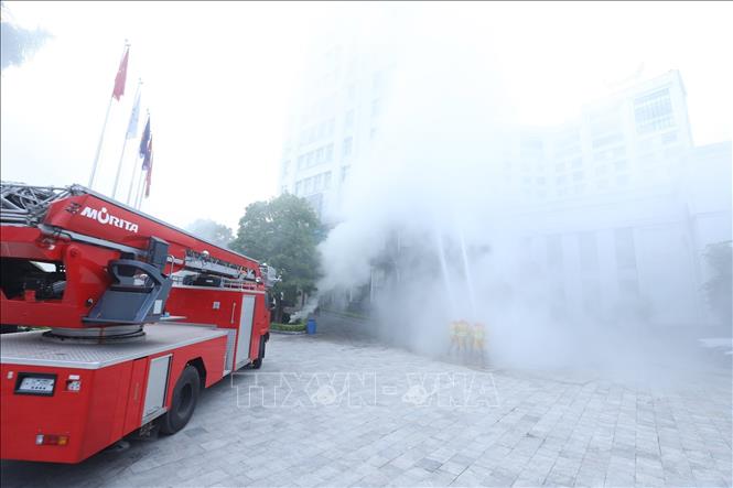Trong ảnh: Các lực lượng tham gia “Thực tập phương án cứu nạn, cứu hộ cấp tỉnh” của Lạng Sơn tại Khách sạn Mường Thanh Luxury Lạng Sơn, địa chỉ số 68, đường Ngô Quyền, phường Vĩnh Trại, thành phố Lạng Sơn. Ảnh: Anh Tuấn - TTXVN