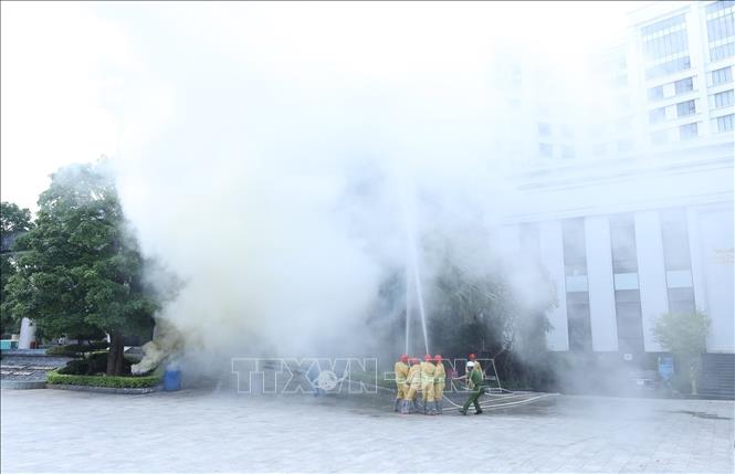 Trong ảnh: Các lực lượng tham gia “Thực tập phương án cứu nạn, cứu hộ cấp tỉnh” của Lạng Sơn tại Khách sạn Mường Thanh Luxury Lạng Sơn, địa chỉ số 68, đường Ngô Quyền, phường Vĩnh Trại, thành phố Lạng Sơn. Ảnh: Anh Tuấn - TTXVN