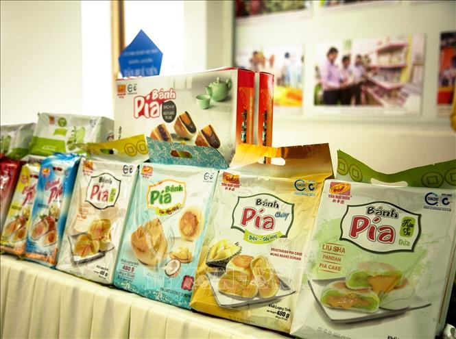 Sản phẩm bánh Pía Sóc Trăng nổi tiếng khắp nơi trong và ngoài nước. Ảnh: Hồng Đạt - TTXVN
