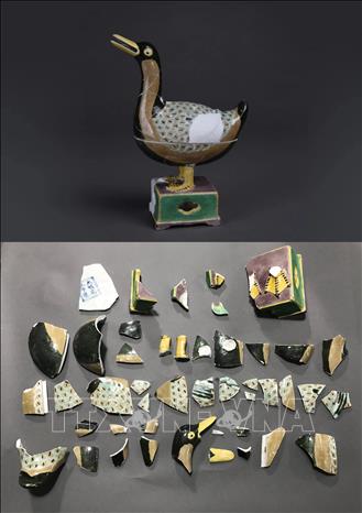 Trong ảnh: Các mảnh gốm của một mẫu vật từ triều đại nhà Minh (1368-1644) được khai quật và trùng tu tại Viện Gốm sứ Hoàng gia thành phố Cảnh Đức Chấn, tỉnh Giang Tây (Trung Quốc), ngày 8/6/2022. Ảnh: THX/TTXVN