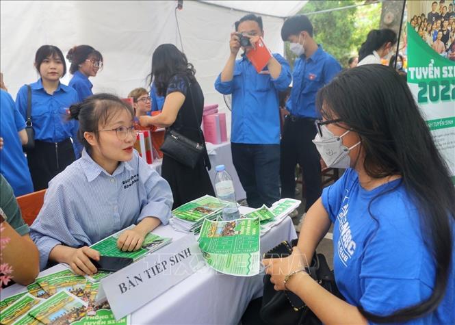 Tư vấn tuyển sinh của các khoa tại Học viện. Ảnh: Tuấn Đức - TTXVN