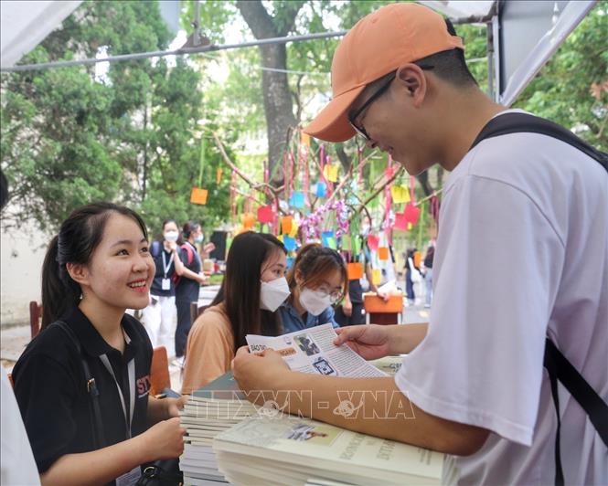 Tư vấn tuyển sinh của các khoa tại Học viện. Ảnh: Tuấn Đức - TTXVN