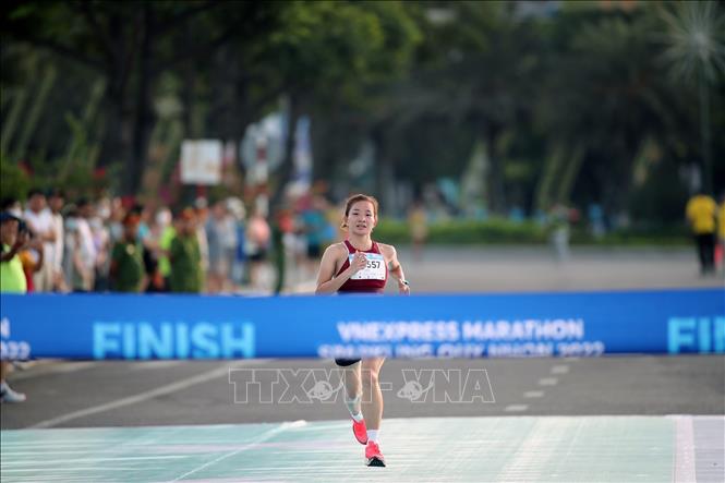 Nguyễn Thị Oanh không có đối thủ tại đường chạy 21km Giải chạy VnExpress Marathon Quy Nhơn 2022. Ảnh: Nguyên Linh-TTXVN
