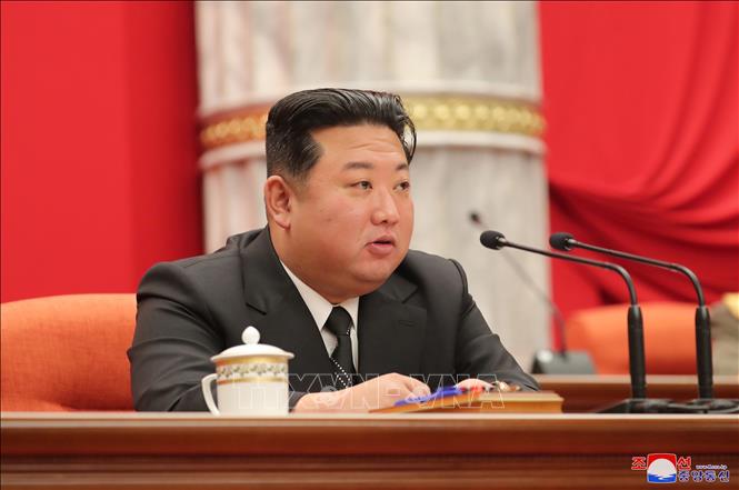 Trong ảnh (do Hãng thông tấn Trung ương Triều Tiên đăng phát ngày 11/6/2022): Nhà lãnh đạo Triều Tiên Kim Jong-un phát biểu tại phiên họp toàn thể lần thứ 5 Ban chấp hành Trung ương Đảng Lao động Triều Tiên khóa 8 ở thủ đô Bình Nhưỡng. Ảnh: Yonhap/TTXVN