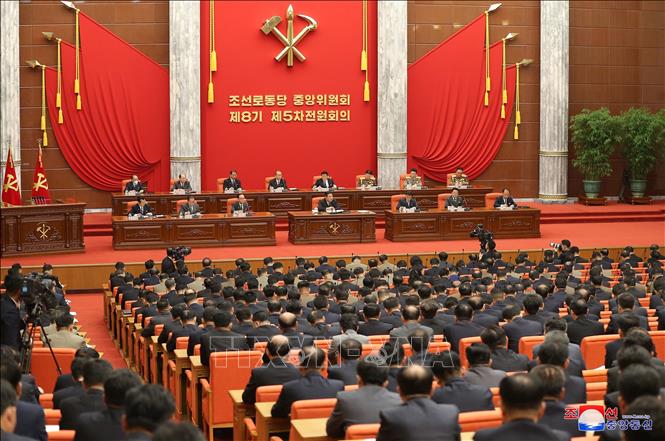 Trong ảnh: Toàn cảnh phiên họp toàn thể lần thứ 5 Ban chấp hành Trung ương Đảng Lao động Triều Tiên khóa 8 ở thủ đô Bình Nhưỡng ngày 11/6/2022. Anh: Yonhap/TTXVN
