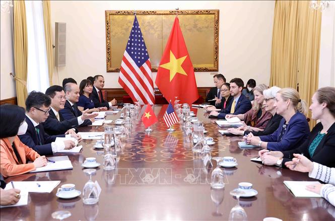 Trong ảnh: Thứ trưởng Bộ Ngoại giao Hà Kim Ngọc hội đàm với Thứ trưởng Thường trực Bộ Ngoại giao Hoa Kỳ Wendy Sherman. Ảnh: An Đăng - TTXVN